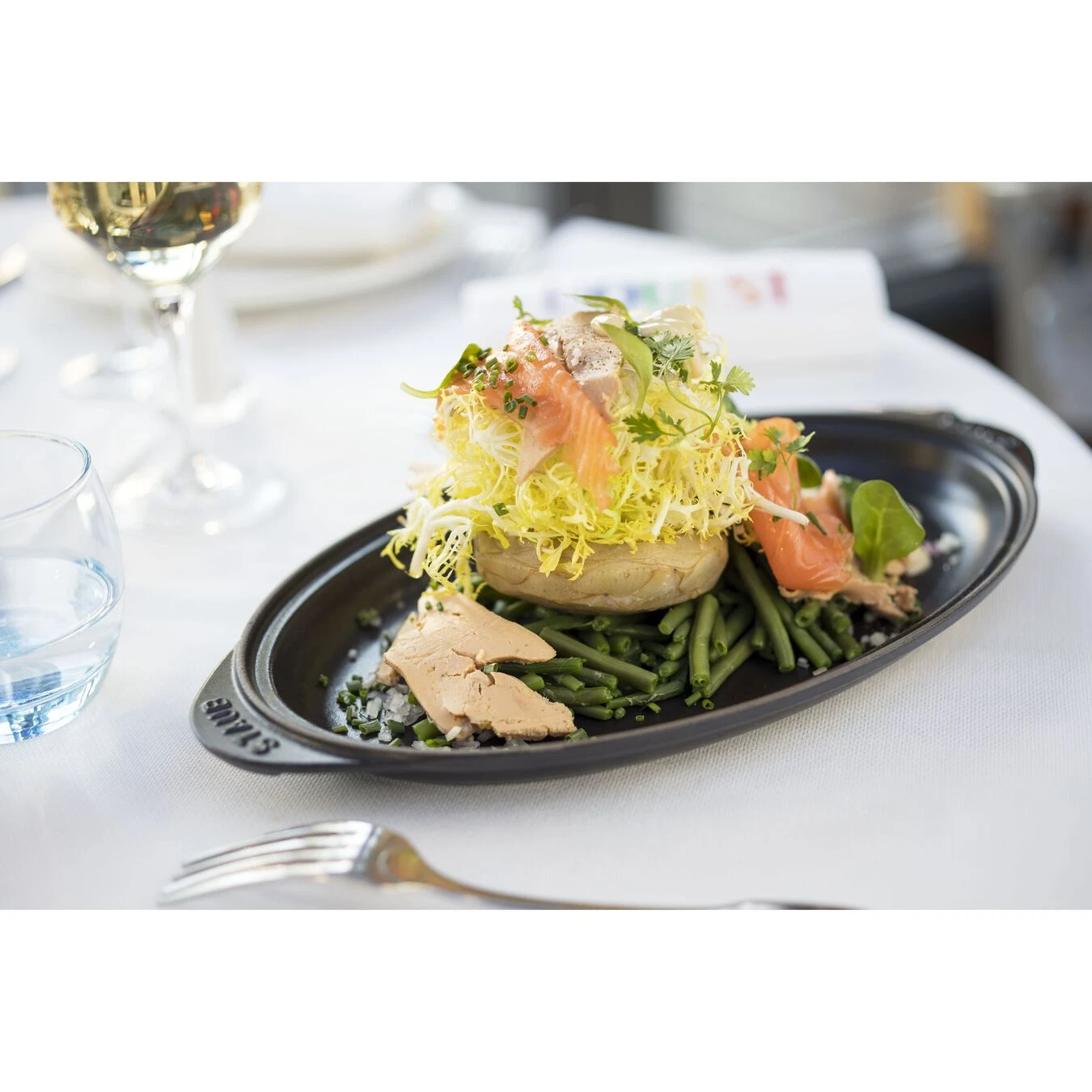 Staub Pirofila Con Coperchio Ovale - 31 Cm, Nero 2 Staub Pirofila Con Coperchio Ovale - 31 Cm, Nero - immagine 2