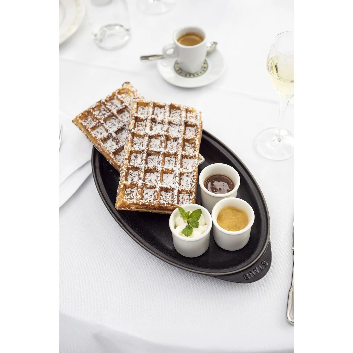 Staub Pirofila Con Coperchio Ovale - 31 Cm, Nero 4 Staub Pirofila Con Coperchio Ovale - 31 Cm, Nero - immagine 4