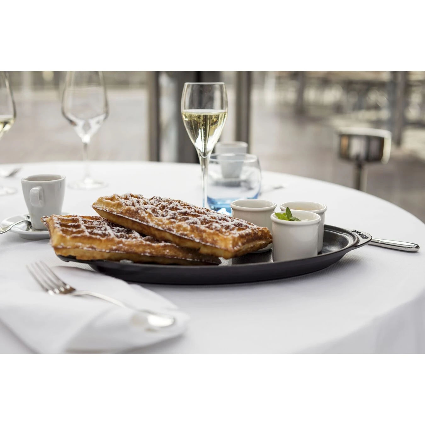 Staub Pirofila Con Coperchio Ovale - 31 Cm, Nero 3 Staub Pirofila Con Coperchio Ovale - 31 Cm, Nero - immagine 3