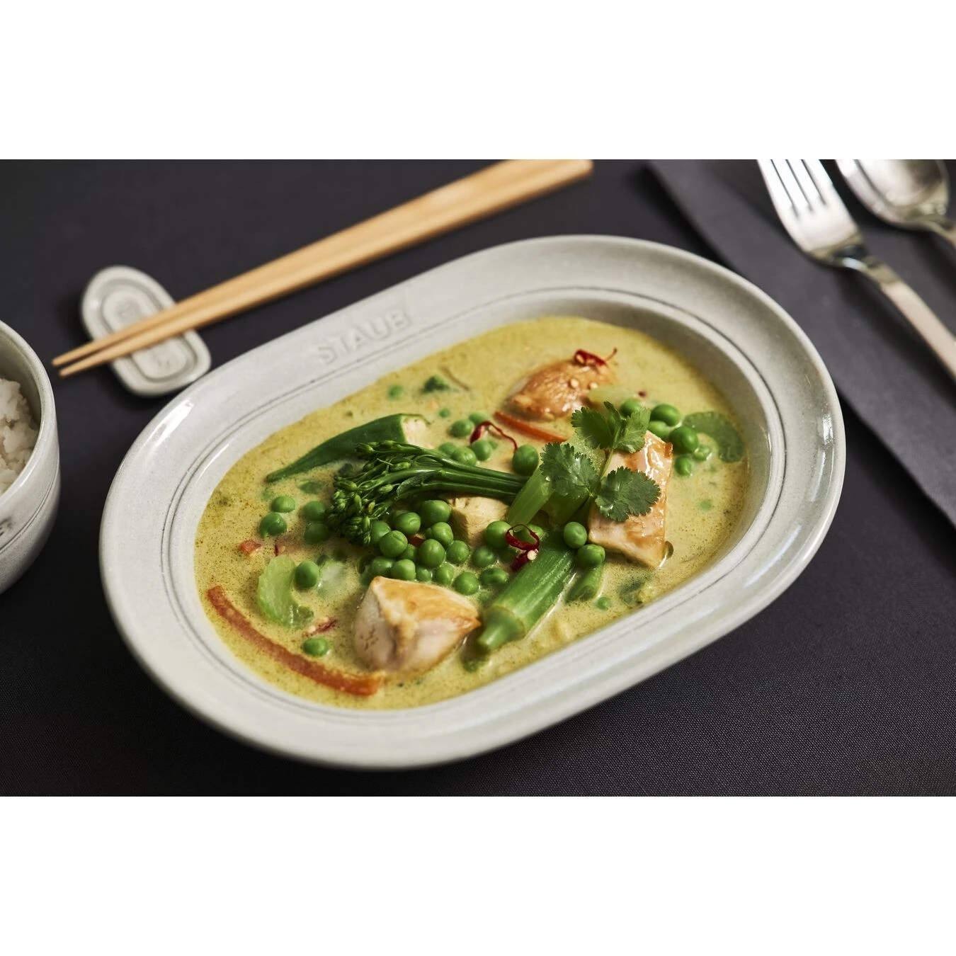 Staub Piatto Ovale - 25 Cm, Tartufo Bianco 6 Staub Piatto Ovale - 25 Cm, Tartufo Bianco - immagine 6