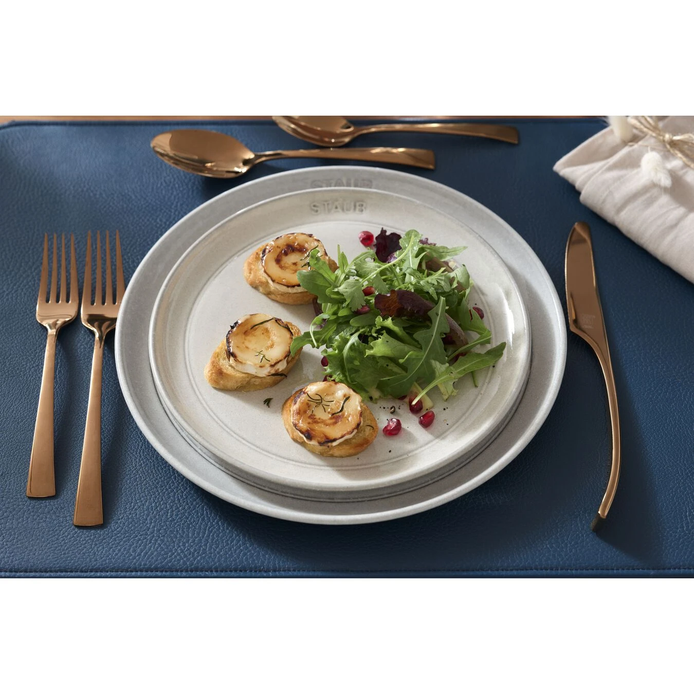 Staub Piatto Piano Rotondo - 26 Cm, Tartufo Bianco 4 Staub Piatto Piano Rotondo - 26 Cm, Tartufo Bianco - immagine 4