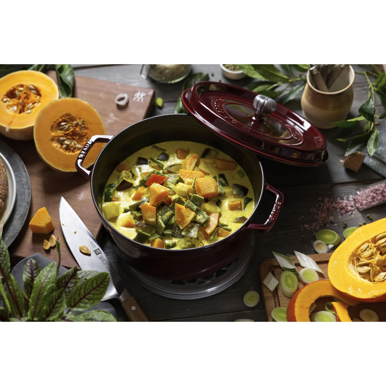 Staub Cocotte Rotonda - 26 Cm, Granatina 5 Staub Cocotte Rotonda - 26 Cm, Granatina - immagine 5