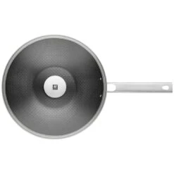 Zwilling Wok - 30 Cm, 18/10 Acciaio Inossidabile, Permaresist Ultra 9 Zwilling Wok - 30 Cm, 18/10 Acciaio Inossidabile, Permaresist Ultra -Staub Shop 66901 300 0 000000589